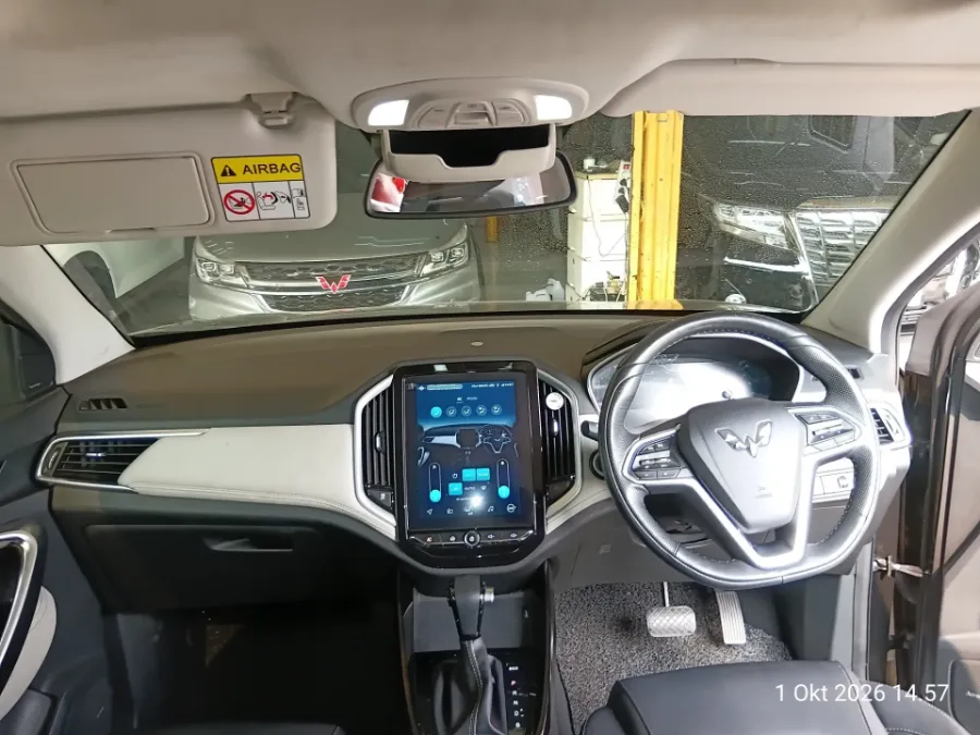 Foto Mobil Bekas Dashboard Wuling Almaz 1.5 L T Lux tahun 2021