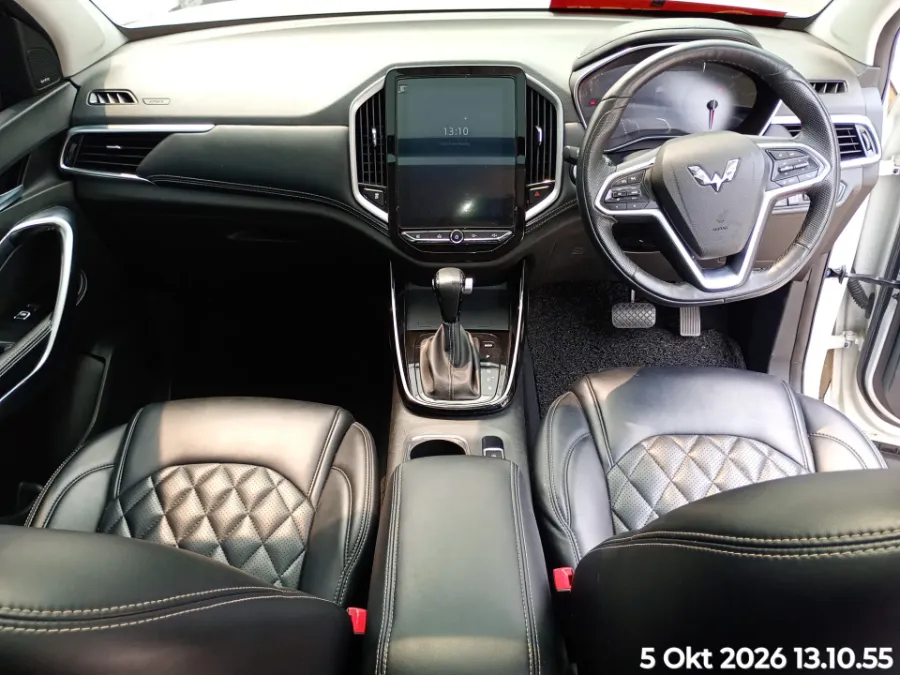 Foto Mobil Bekas Dashboard Wuling Almaz 1.5 L T Lux tahun 2021