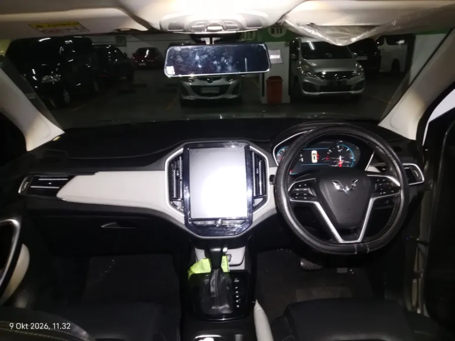Foto Mobil Bekas Dashboard Wuling Almaz 1.5 L T Lux tahun 2021