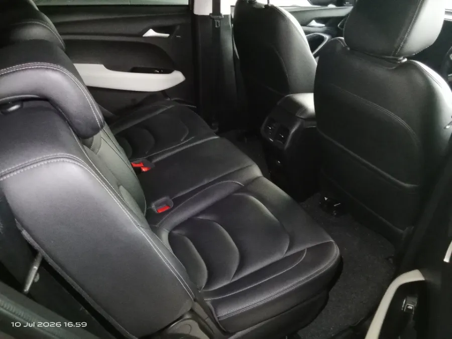 Foto Mobil Bekas Kabin Belakang Wuling Almaz 1.5 L T Lux tahun 2021