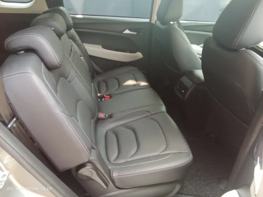 Foto Mobil Bekas Kabin Belakang Wuling Almaz 1.5 L T Lux tahun 2021