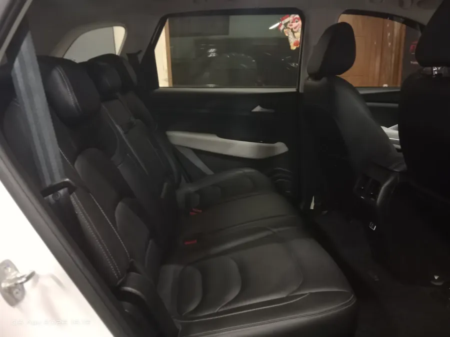 Foto Mobil Bekas Kabin Belakang Wuling Almaz 1.5 L T Lux tahun 2021