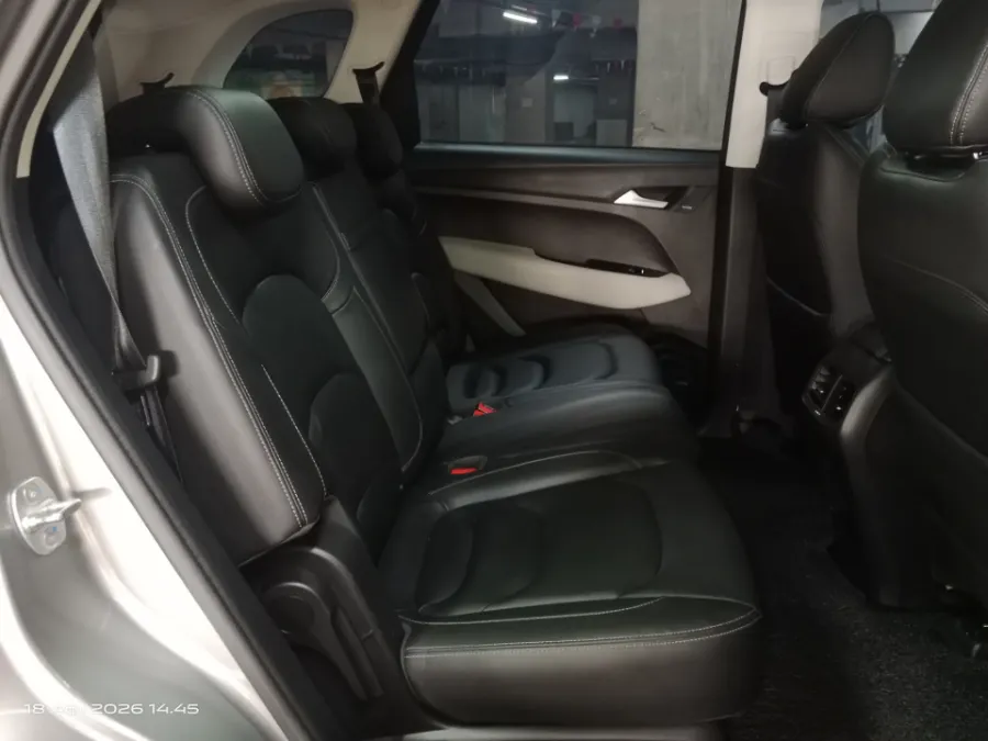 Foto Mobil Bekas Kabin Belakang Wuling Almaz 1.5 L T Lux tahun 2021