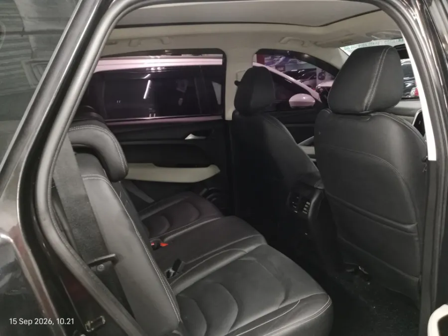Foto Mobil Bekas Kabin Belakang Wuling Almaz 1.5 L T Lux tahun 2021