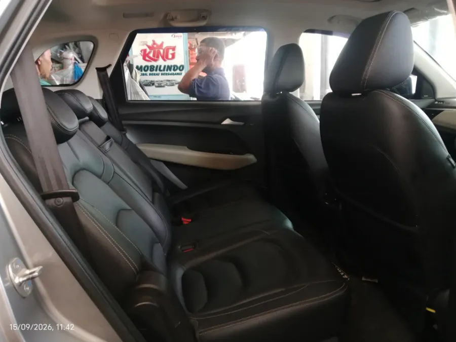 Foto Mobil Bekas Kabin Belakang Wuling Almaz 1.5 L T Lux tahun 2021