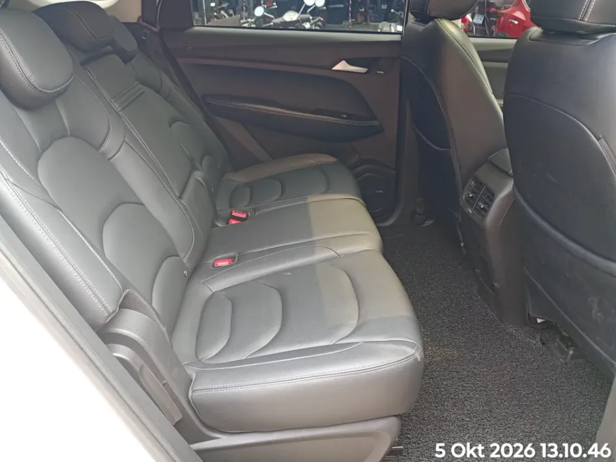 Foto Mobil Bekas Kabin Belakang Wuling Almaz 1.5 L T Lux tahun 2021