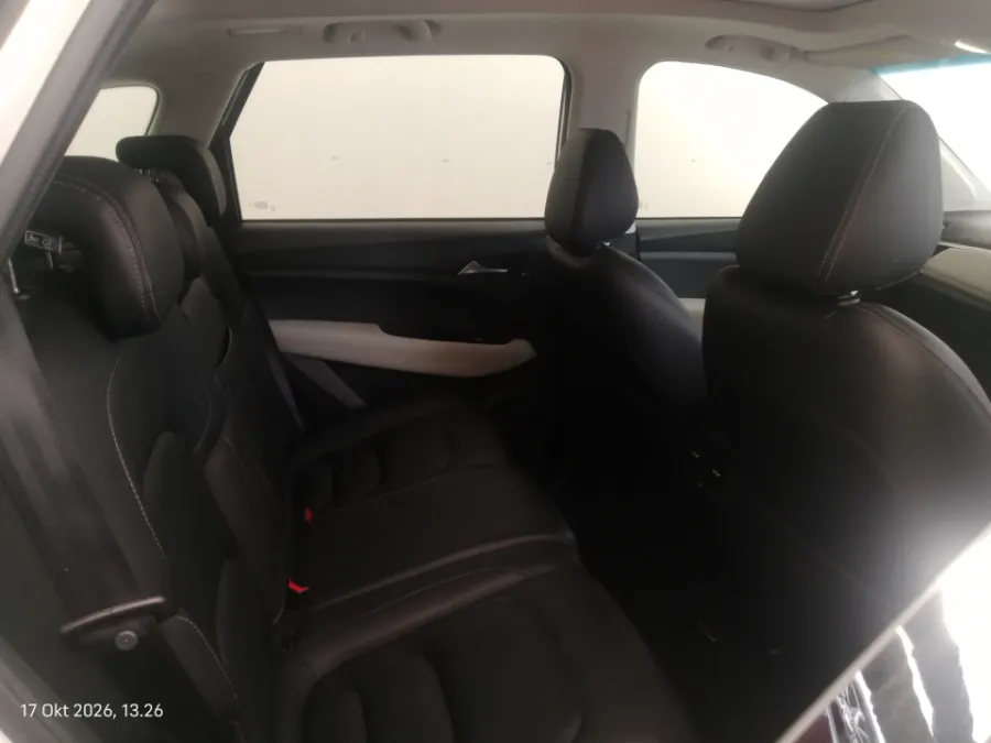Foto Mobil Bekas Kabin Belakang Wuling Almaz 1.5 L T Lux tahun 2021