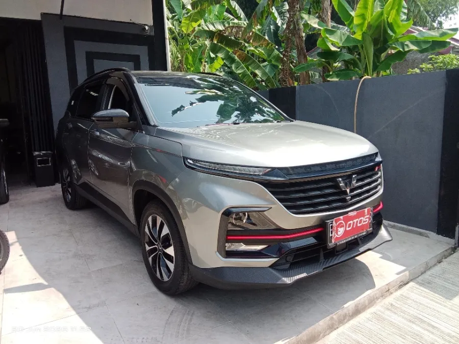 Foto Mobil Bekas Kanan Depan Wuling Almaz 1.5 L T Lux tahun 2021