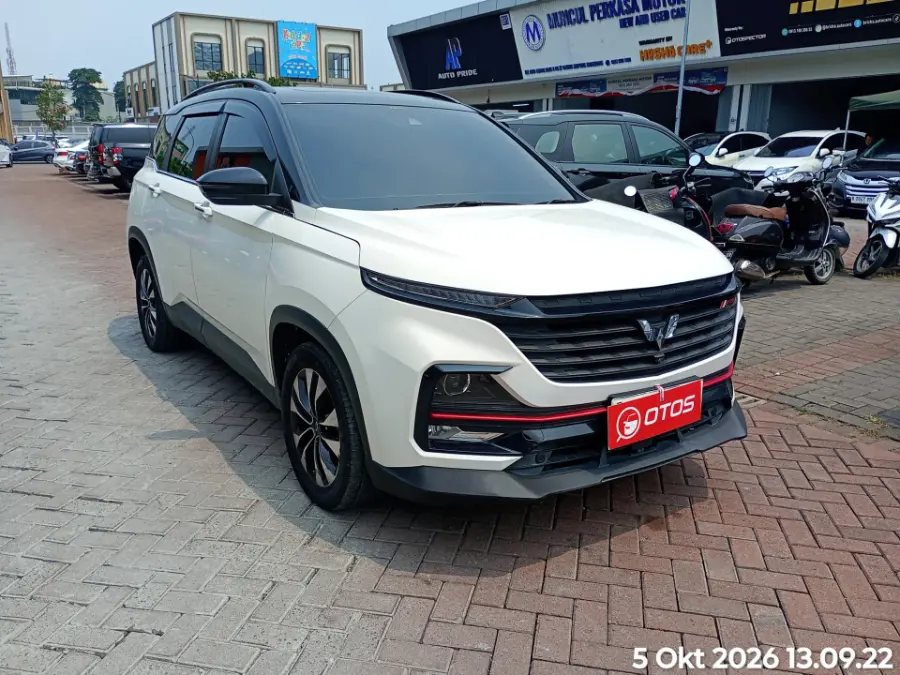 Foto Mobil Bekas Kanan Depan Wuling Almaz 1.5 L T Lux tahun 2021