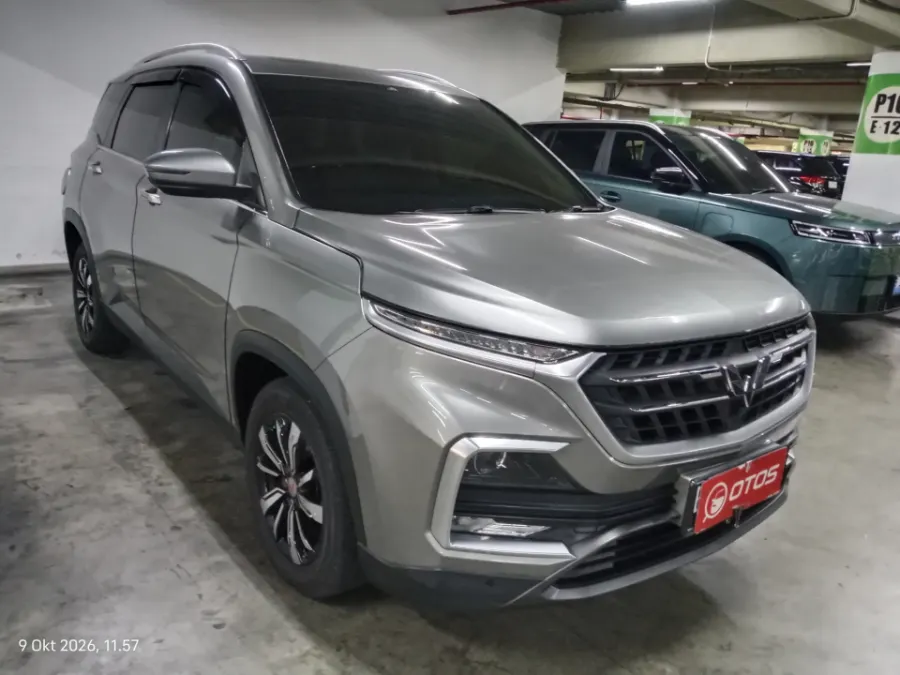 Foto Mobil Bekas Kanan Depan Wuling Almaz 1.5 L T Lux tahun 2021