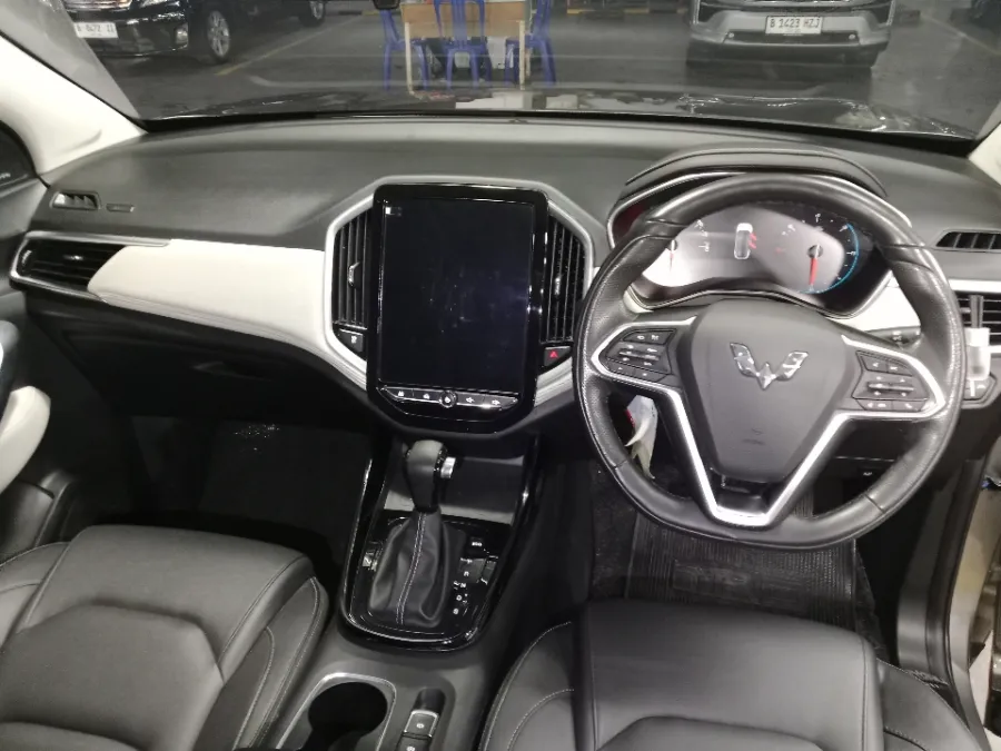 Foto Mobil Bekas Dashboard Wuling Almaz 1.5 L T Lux tahun 2022