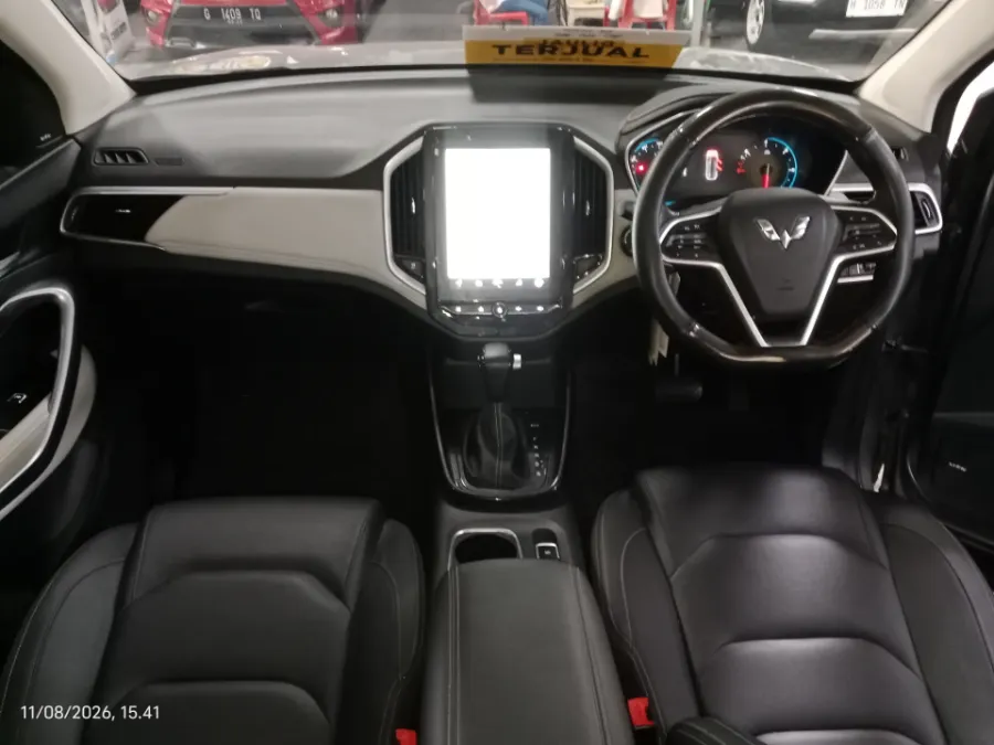 Foto Mobil Bekas Dashboard Wuling Almaz 1.5 L T Lux tahun 2022