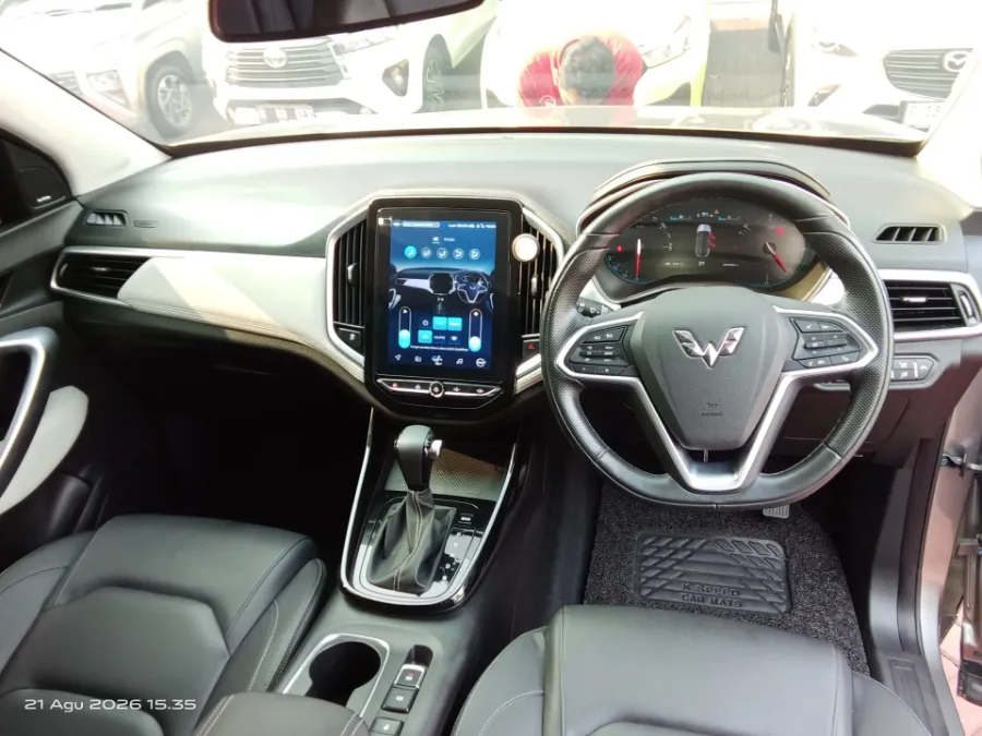 Foto Mobil Bekas Dashboard Wuling Almaz 1.5 L T Lux tahun 2022