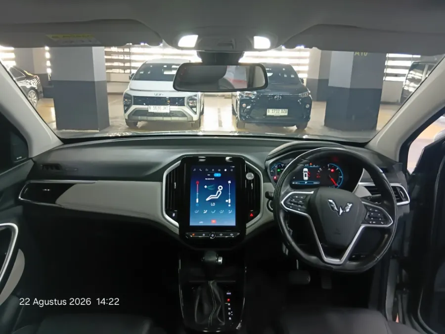 Foto Mobil Bekas Dashboard Wuling Almaz 1.5 L T Lux tahun 2022