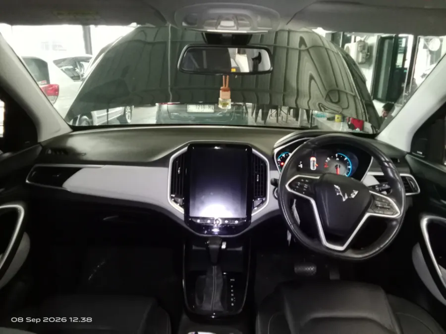 Foto Mobil Bekas Dashboard Wuling Almaz 1.5 L T Lux tahun 2022