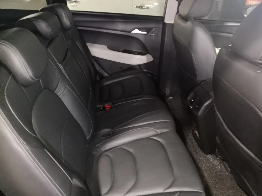 Foto Mobil Bekas Kabin Belakang Wuling Almaz 1.5 L T Lux tahun 2022