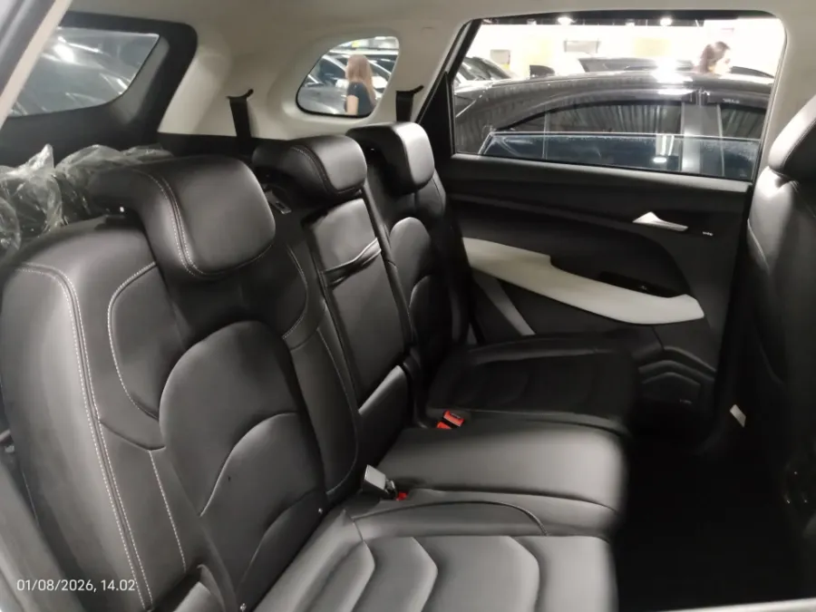 Foto Mobil Bekas Kabin Belakang Wuling Almaz 1.5 L T Lux tahun 2022
