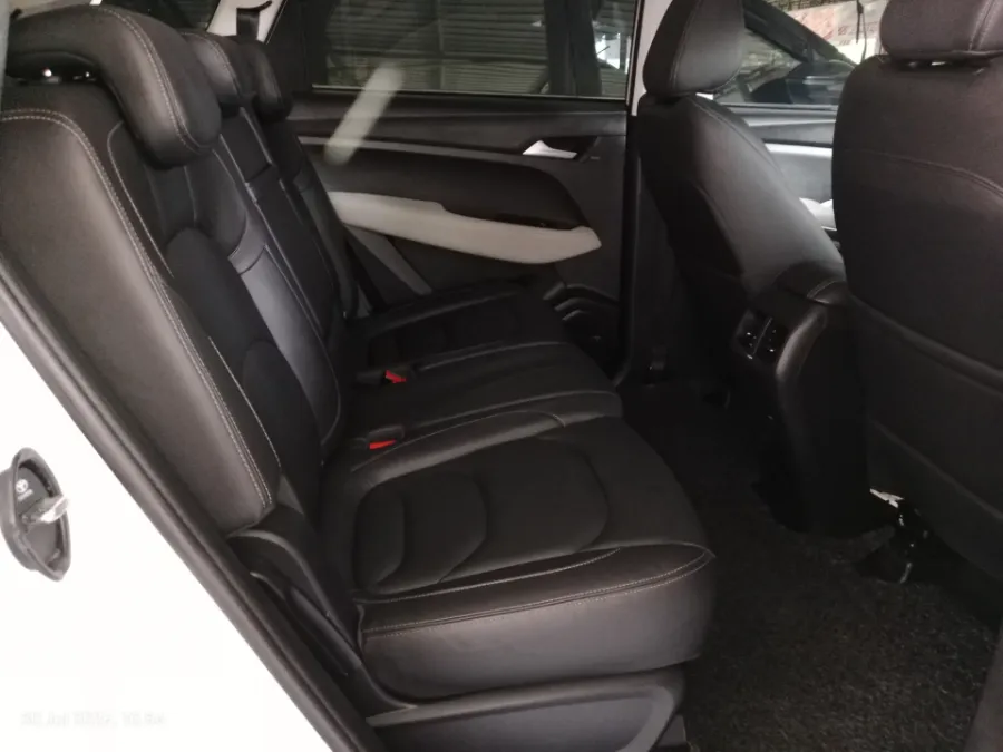 Foto Mobil Bekas Kabin Belakang Wuling Almaz 1.5 L T Lux tahun 2022