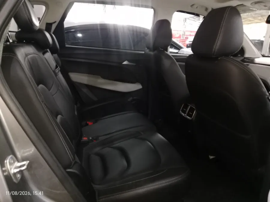 Foto Mobil Bekas Kabin Belakang Wuling Almaz 1.5 L T Lux tahun 2022