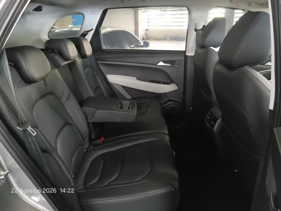 Foto Mobil Bekas Kabin Belakang Wuling Almaz 1.5 L T Lux tahun 2022