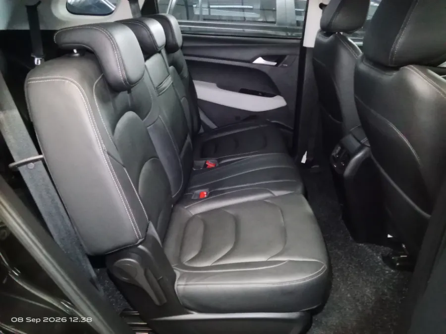 Foto Mobil Bekas Kabin Belakang Wuling Almaz 1.5 L T Lux tahun 2022