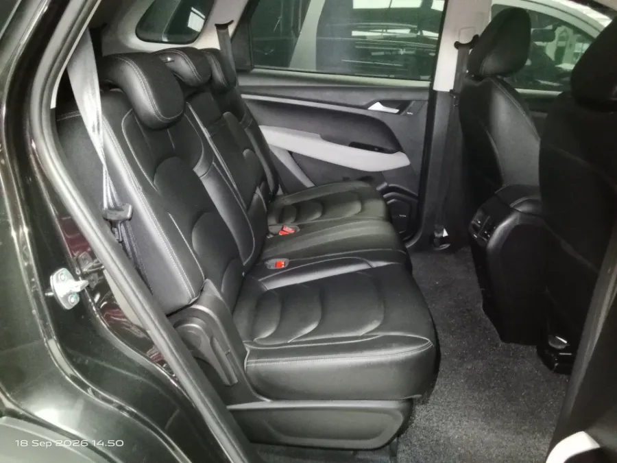 Foto Mobil Bekas Kabin Belakang Wuling Almaz 1.5 L T Lux tahun 2022