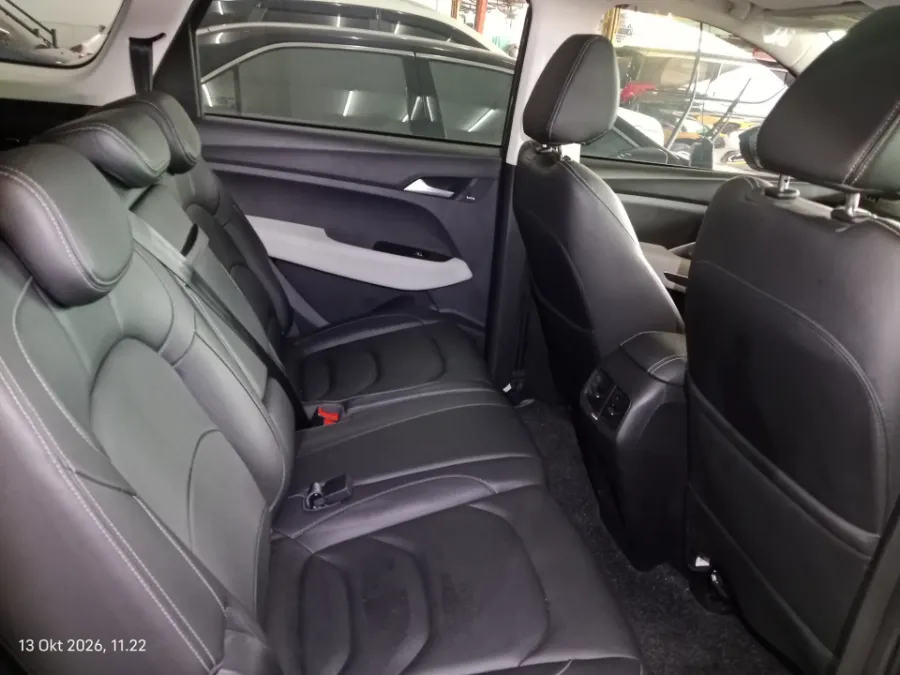Foto Mobil Bekas Kabin Belakang Wuling Almaz 1.5 L T Lux tahun 2022