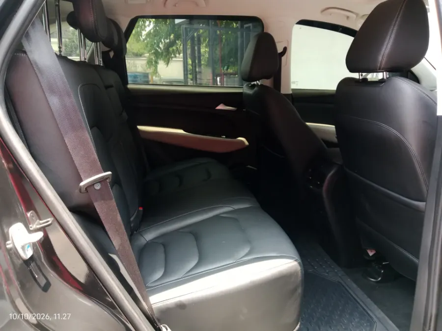 Foto Mobil Bekas Kabin Belakang Wuling Almaz 1.5 L T Lux tahun 2022