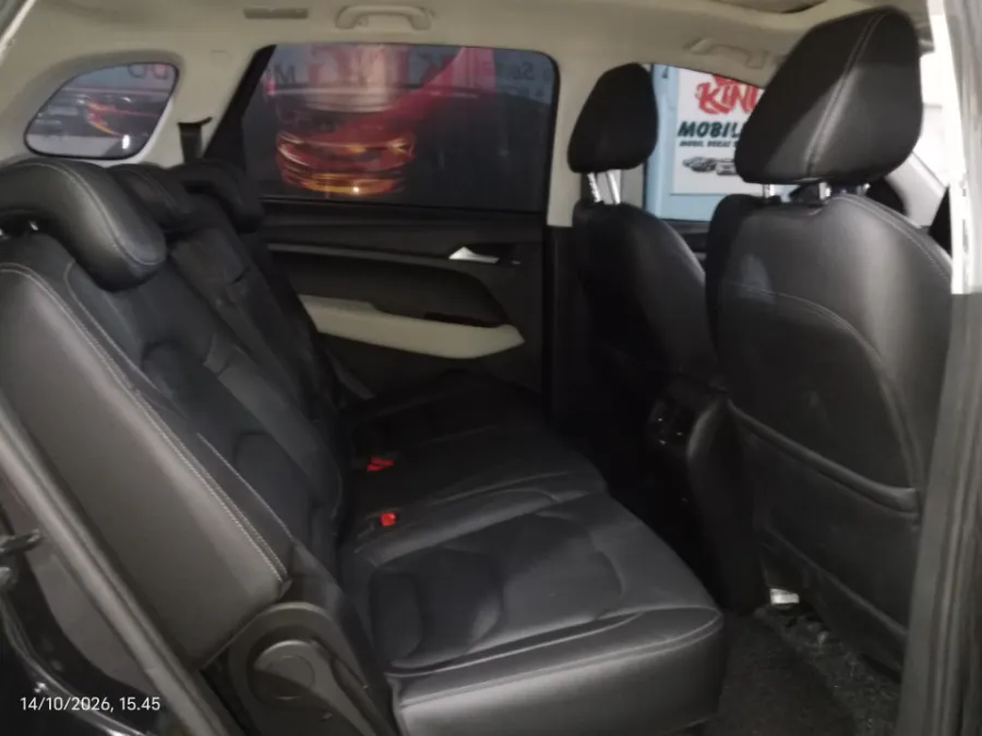 Foto Mobil Bekas Kabin Belakang Wuling Almaz 1.5 L T Lux tahun 2022