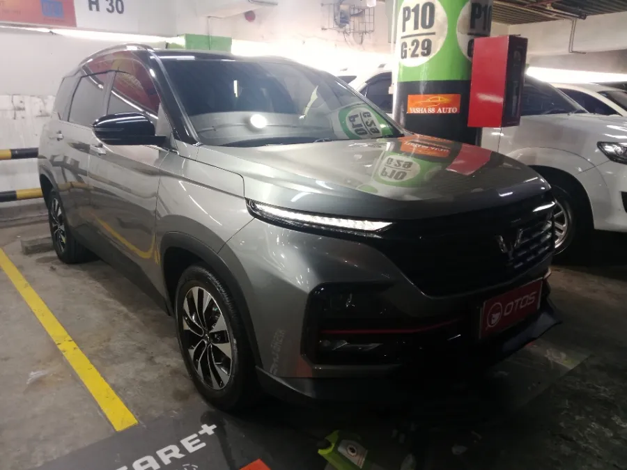 Foto Mobil Bekas Kanan Depan Wuling Almaz 1.5 L T Lux tahun 2022