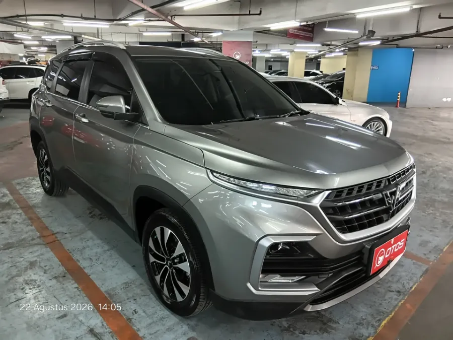 Foto Mobil Bekas Kanan Depan Wuling Almaz 1.5 L T Lux tahun 2022