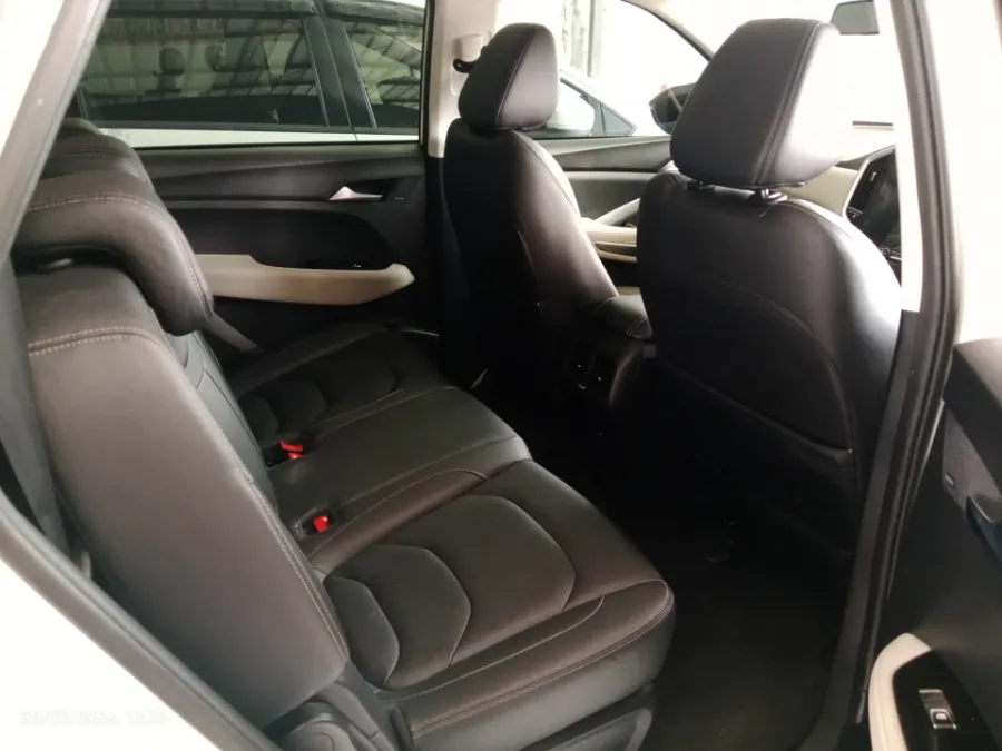 Foto Mobil Bekas Kabin Belakang Wuling Almaz 1.5 L T Lux tahun 2023