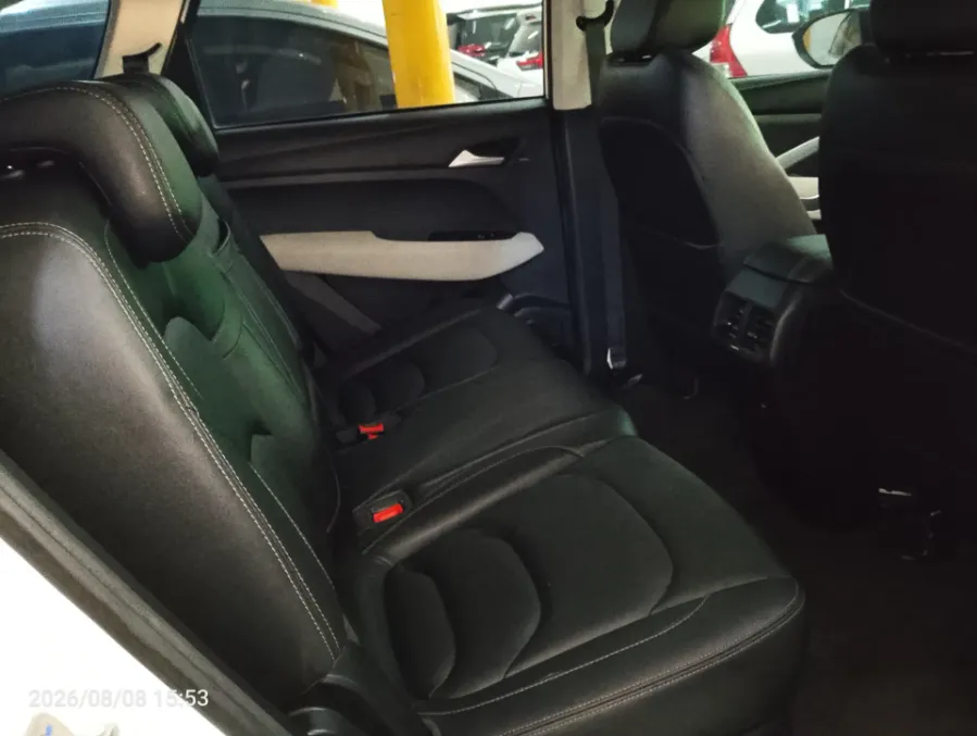 Foto Mobil Bekas Kabin Belakang Wuling Almaz 1.5 L T Lux tahun 2023