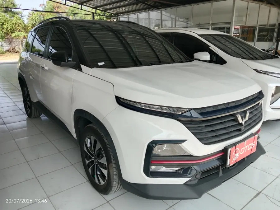 Foto Mobil Bekas Kanan Depan Wuling Almaz 1.5 L T Lux tahun 2023