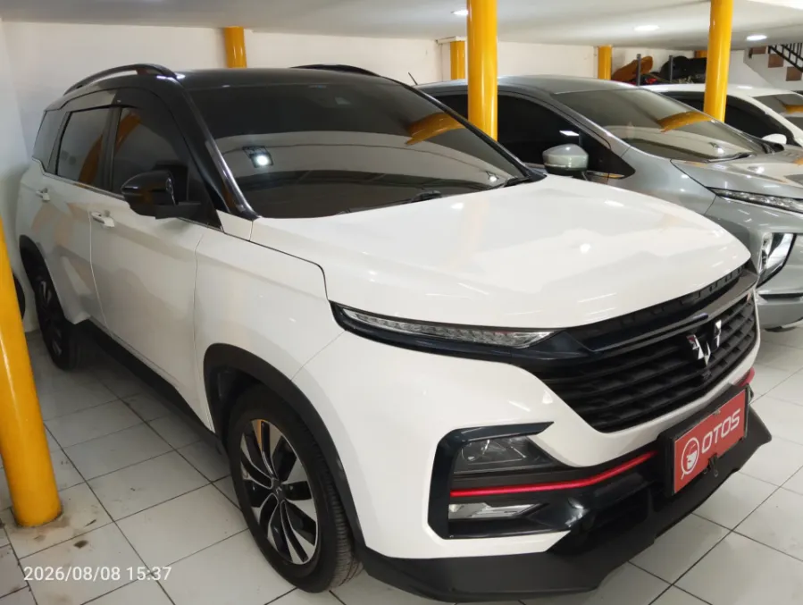 Foto Mobil Bekas Kanan Depan Wuling Almaz 1.5 L T Lux tahun 2023