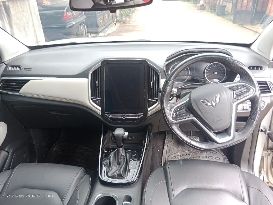 Foto Mobil Bekas Dashboard Wuling Almaz 1.5 LT Lux 7 Seater tahun 2019