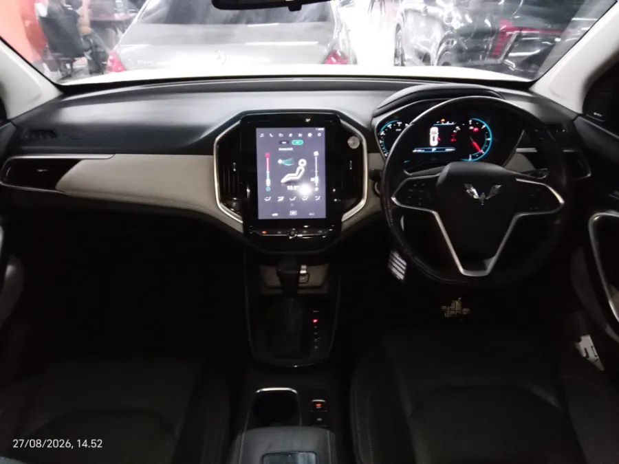 Foto Mobil Bekas Dashboard Wuling Almaz 1.5 LT Lux 7 Seater tahun 2019