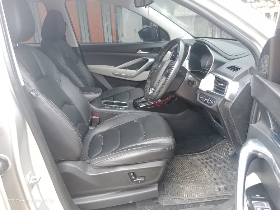 Foto Mobil Bekas Kabin Depan Wuling Almaz 1.5 LT Lux 7 Seater tahun 2019