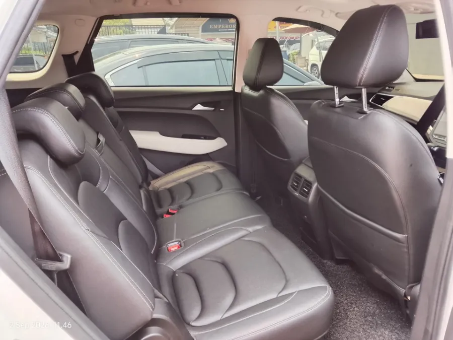 Foto Mobil Bekas Kabin Belakang Wuling Almaz 1.5 LT Lux 7 Seater tahun 2022