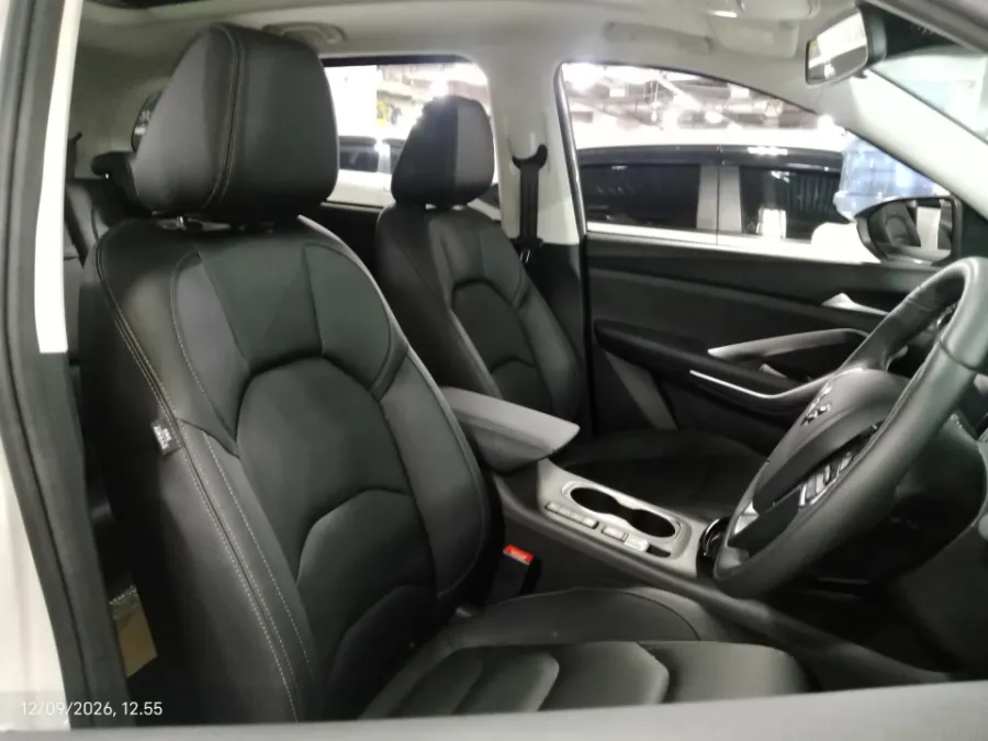 Foto Mobil Bekas Kabin Depan Wuling Almaz RS 1.5 T EX 5-Seater tahun 2025