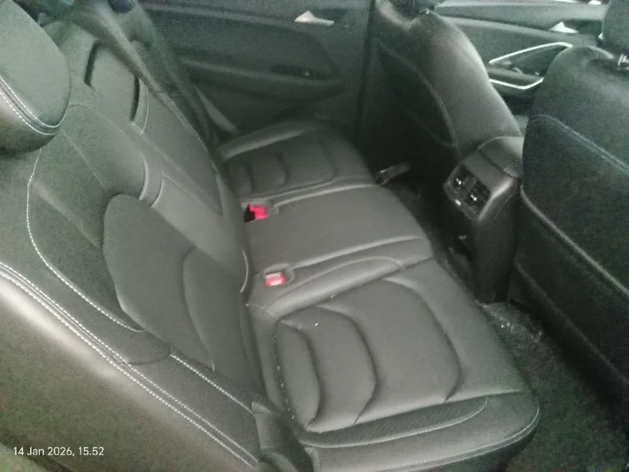 Foto Mobil Bekas Kabin Belakang Wuling Almaz RS 2.0 Hybrid tahun 2023