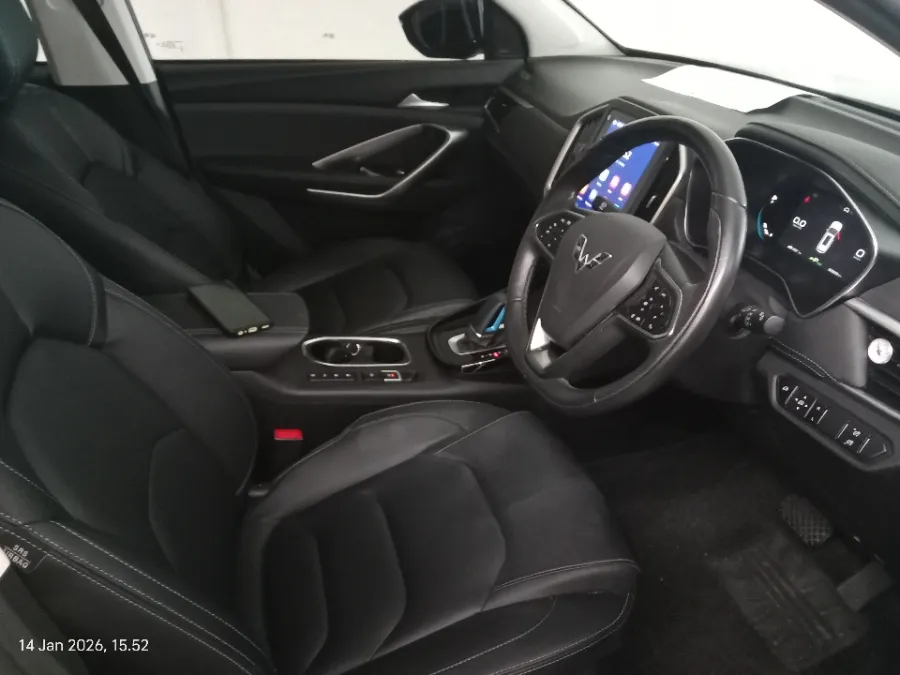 Foto Mobil Bekas Kabin Depan Wuling Almaz RS 2.0 Hybrid tahun 2023