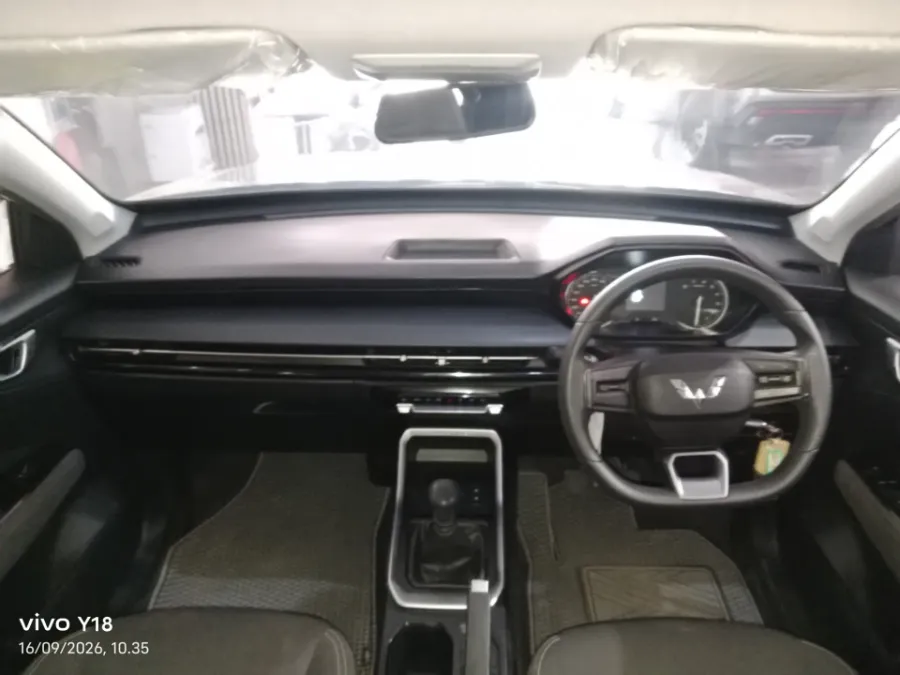 Foto Mobil Bekas Dashboard Wuling Alvez 1.5 CE tahun 2023