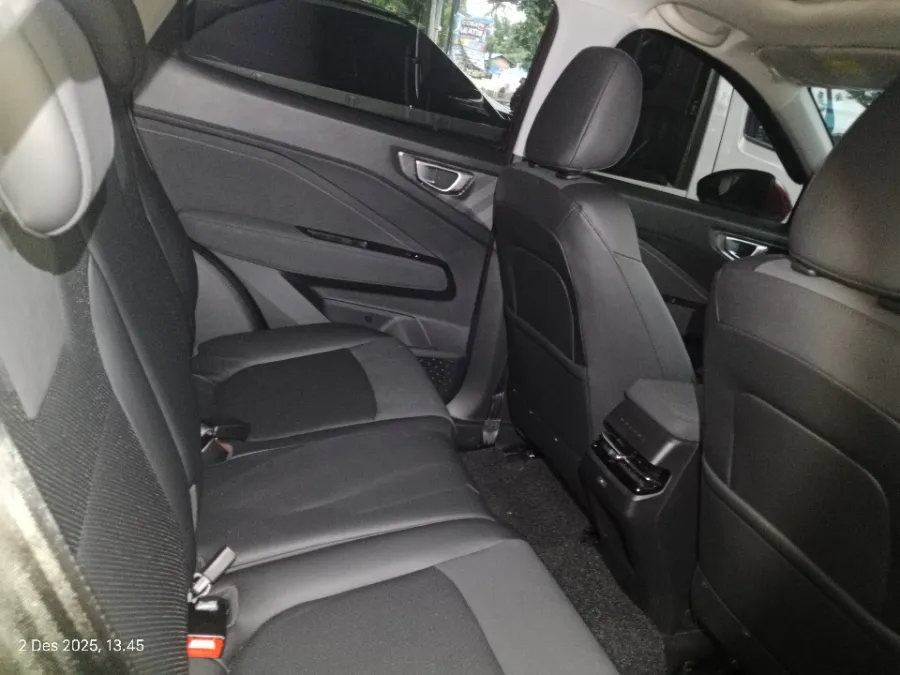 Foto Mobil Bekas Kabin Belakang Wuling Alvez 1.5 CE tahun 2023