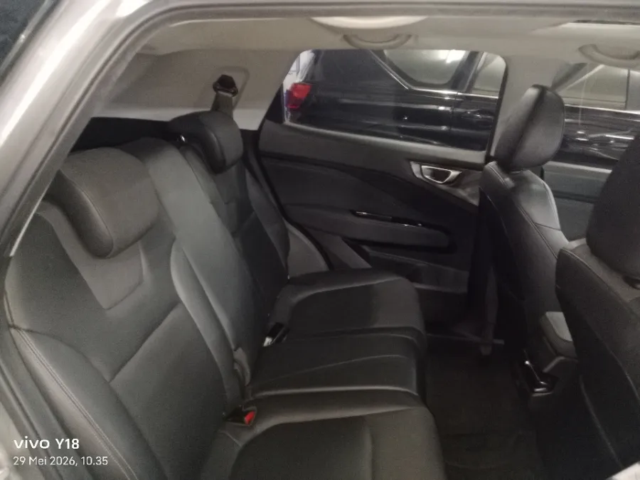 Foto Mobil Bekas Kabin Belakang Wuling Alvez 1.5 CE tahun 2023