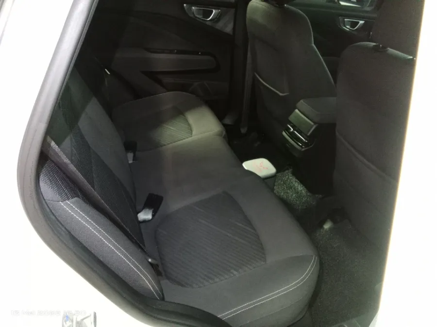 Foto Mobil Bekas Kabin Belakang Wuling Alvez 1.5 CE tahun 2023