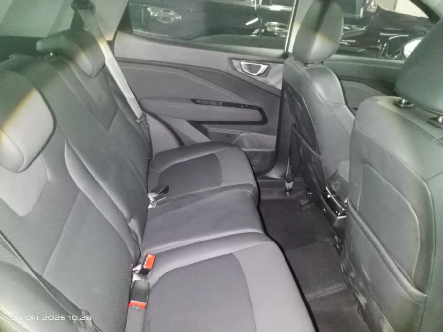 Foto Mobil Bekas Kabin Belakang Wuling Alvez 1.5 CE tahun 2023