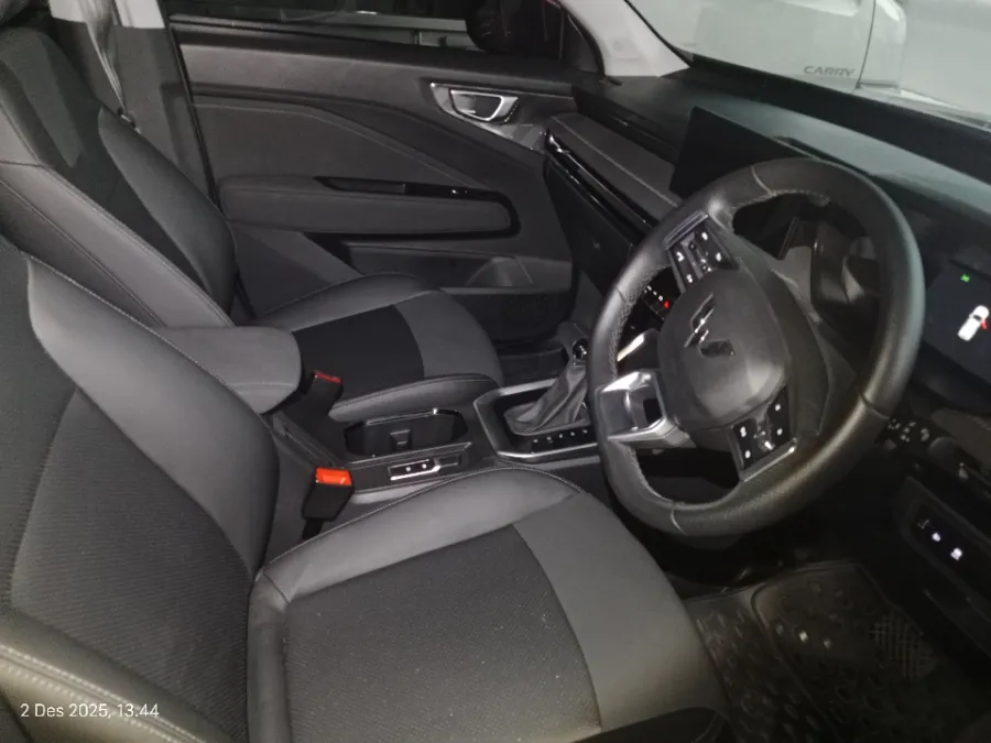 Foto Mobil Bekas Kabin Depan Wuling Alvez 1.5 CE tahun 2023