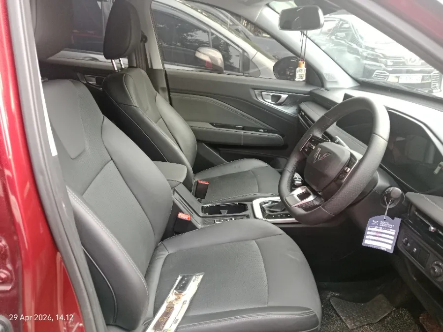 Foto Mobil Bekas Kabin Depan Wuling Alvez 1.5 CE tahun 2023