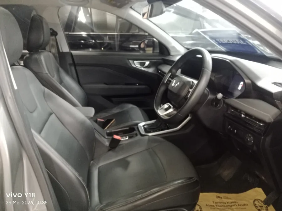 Foto Mobil Bekas Kabin Depan Wuling Alvez 1.5 CE tahun 2023